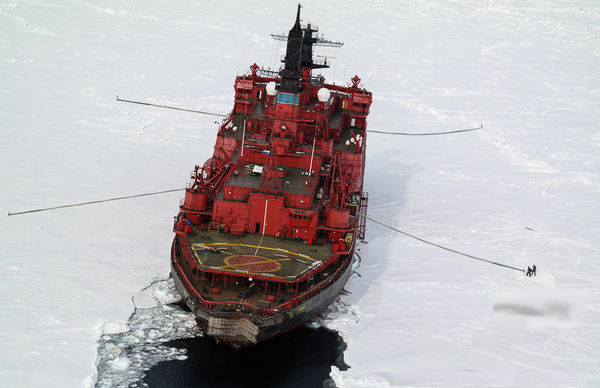 Александр Плетнёв - Эпохи холст заиндевелый - мазком багровой кисти...