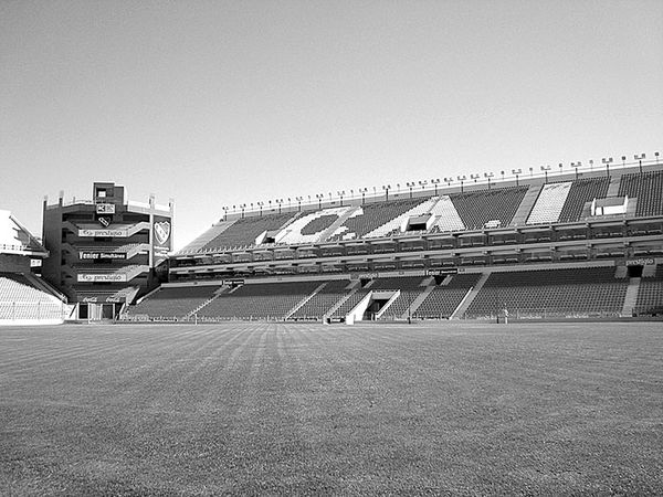 Владимир Малов - 100 великих футбольных клубов