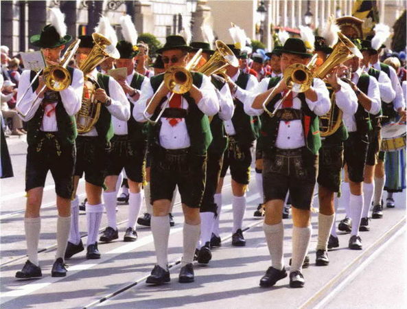 Ольга Афанасьева - Мюнхен: кирхи, пиво" заговоры и безумные короли