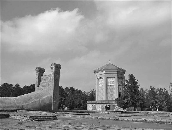 Надежда Ионина - 100 великих чудес света