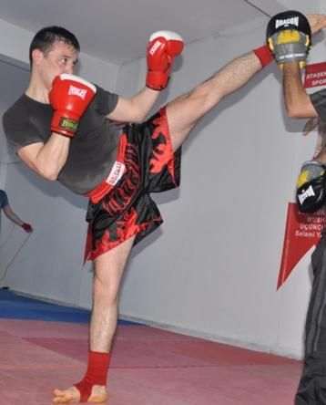 Евгений Казакеев - Как стать кикбоксером, или 10 шагов к безопасности