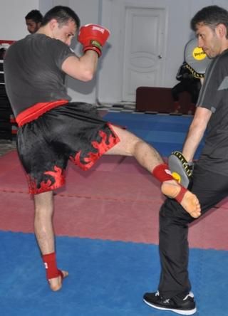 Евгений Казакеев - Как стать кикбоксером, или 10 шагов к безопасности