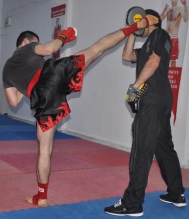 Евгений Казакеев - Как стать кикбоксером, или 10 шагов к безопасности