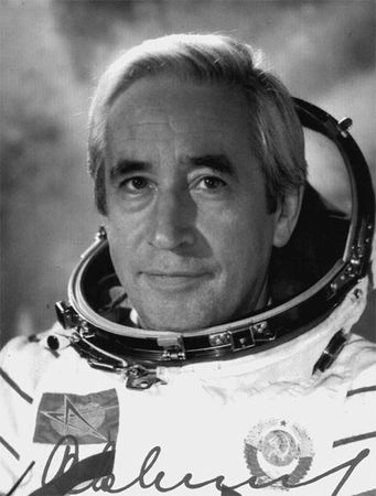 Станислав Славин - 100 великих тайн космонавтики