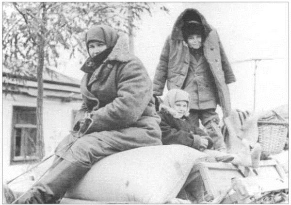 К. Александров - ПОД НЕМЦАМИ. Воспоминания, свидетельства, документы