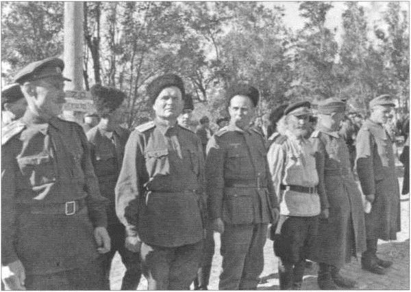 К. Александров - ПОД НЕМЦАМИ. Воспоминания, свидетельства, документы