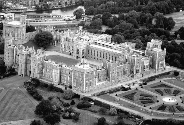 Марьяна Скуратовская - Сокровища британской монархии. Скипетры, мечи и перстни...