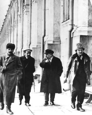 Валентин Сахаров - На распутье