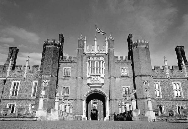 Марьяна Скуратовская - Сокровища британской монархии. Скипетры, мечи и перстни...