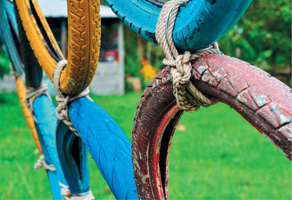 Юрий Подольский - Мебель и садовые украшения из автомобильной резины