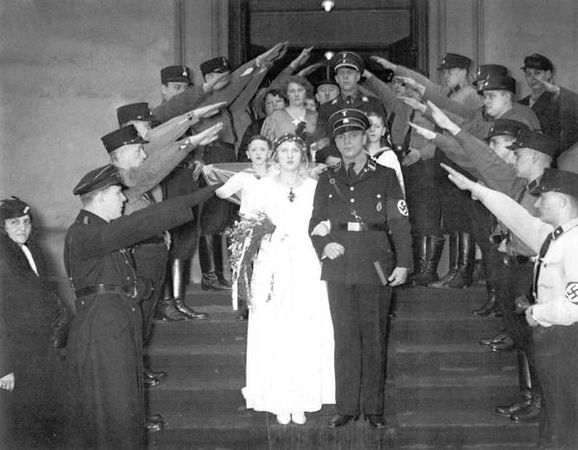 Константин Залесский - СС. Охранные отряды НСДАП