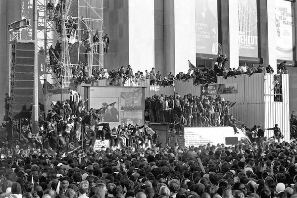 Владимир Большаков - Кофе и круассан. Русское утро в Париже