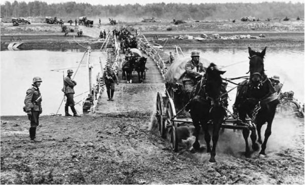 Кристер Йоргенсен - Гитлеровская машина шпионажа. Военная и политическая...