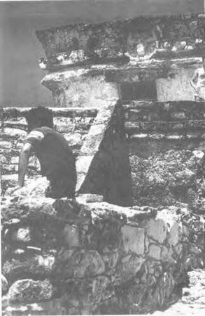 Эрих фон Дэникен - Боги майя [День, когда явились боги]