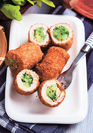 Алена Богданова - Аппетитные рулеты. Мясные. Рыбные. Грибные. Овощные. Сырные