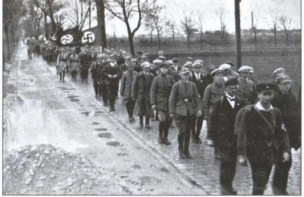 Константин Семенов - Политические солдаты Гитлера