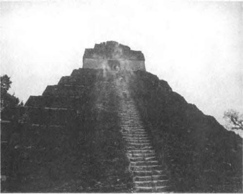 Эрих фон Дэникен - Боги майя [День, когда явились боги]