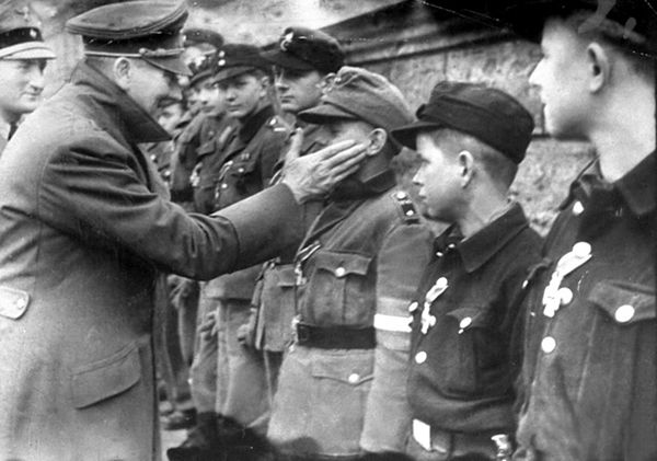 Василий Веденеев - 100 великих тайн Третьего рейха