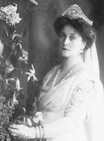 Лилия Кузнецова - Петербургские ювелиры XIX - начала XX в. Династии знаменитых...