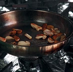 Коллектив авторов - Готовим грибы