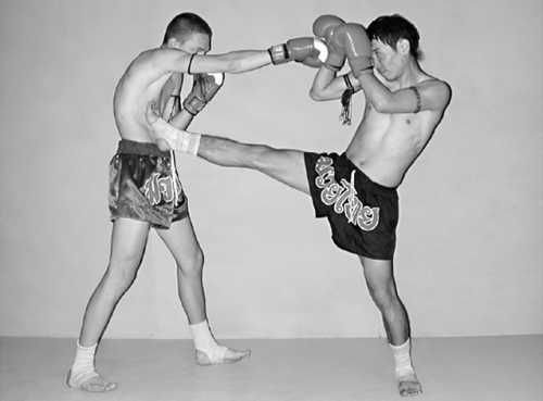 Бим Бэкман, Аман Атилов - Бойцовский клуб: боевой фитнес для мужчин