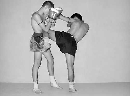 Бим Бэкман, Аман Атилов - Бойцовский клуб: боевой фитнес для мужчин