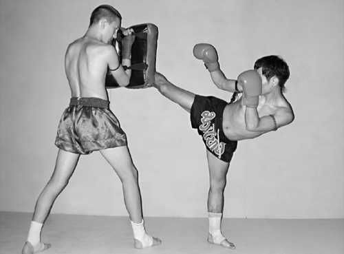 Бим Бэкман, Аман Атилов - Бойцовский клуб: боевой фитнес для мужчин