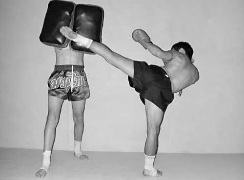 Бим Бэкман, Аман Атилов - Бойцовский клуб: боевой фитнес для мужчин