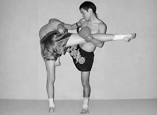 Бим Бэкман, Аман Атилов - Бойцовский клуб: боевой фитнес для мужчин