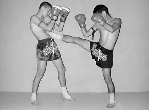 Бим Бэкман, Аман Атилов - Бойцовский клуб: боевой фитнес для мужчин