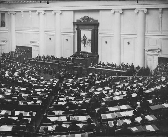 Всеволод Воронин - Отречение. Император Николай II и Февральская революция