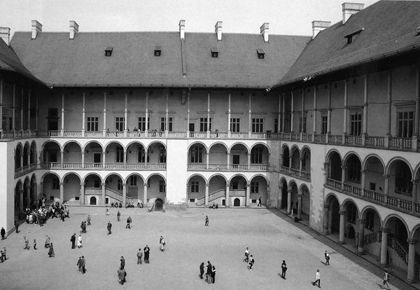 Марина Дмитриева - Италия в Сарматии. Пути Ренессанса в Восточной Европе