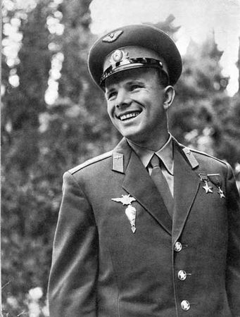 Юрий Гагарин - Вижу Землю