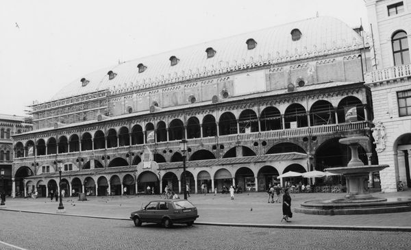 Марина Дмитриева - Италия в Сарматии. Пути Ренессанса в Восточной Европе