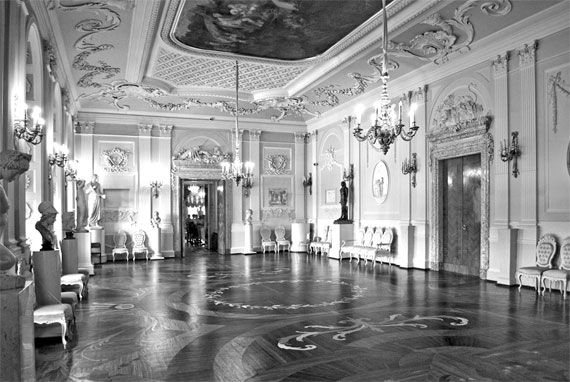 Андрей Гусаров - Гатчина. От прошлого к настоящему. История города и его жителей