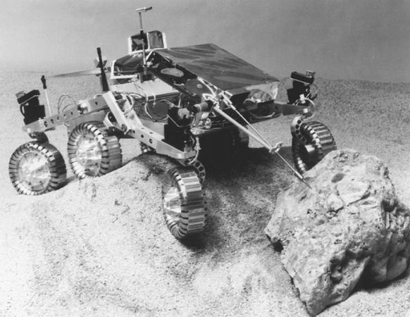 Джон Ловин - Создаем робота-андроида своими руками