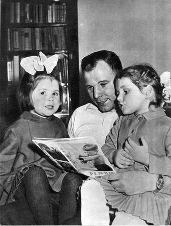 Юрий Гагарин - Вижу Землю