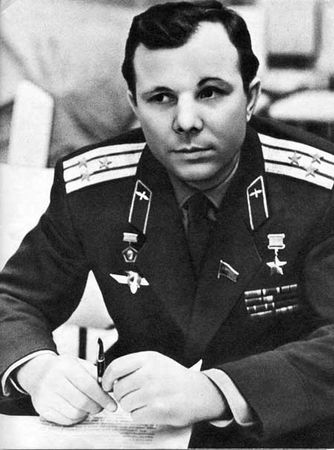 Юрий Гагарин - Вижу Землю