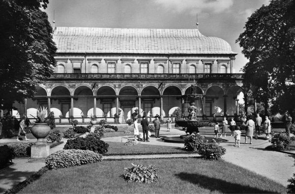 Марина Дмитриева - Италия в Сарматии. Пути Ренессанса в Восточной Европе