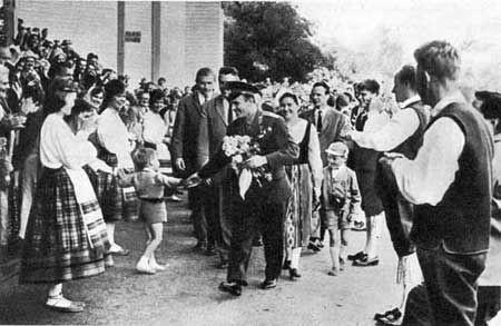 Юрий Гагарин - Вижу Землю