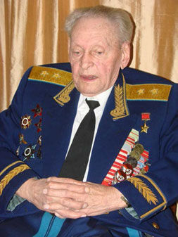 Владимир Побочный, Людмила Антонова - Предвоенные годы и первые дни войны