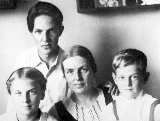 Ирина Щербакова - Пути следования: Российские школьники о миграциях, эвакуациях...