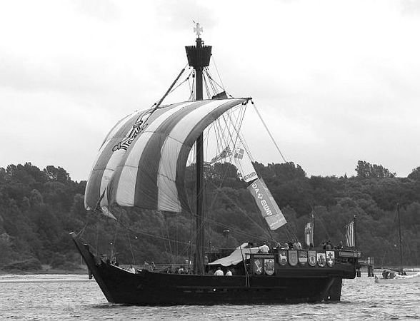 Никита Кузнецов, Андрей Золотарев и др. - 100 великих кораблей