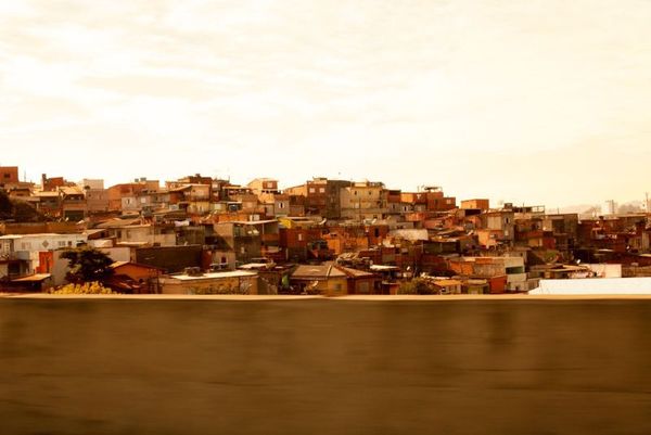 Джастин Макгирк - Город на грани: поездка по окраинам Сан-Паулу