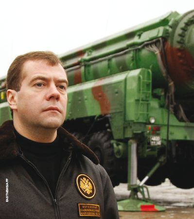 Кирилл Танаев, Павел Данилин - Война и мир Дмитрия Медведева