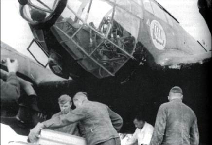 Михаил Зефиров, Н. Баженов и др. - Свастика над Волгой. Люфтваффе против...