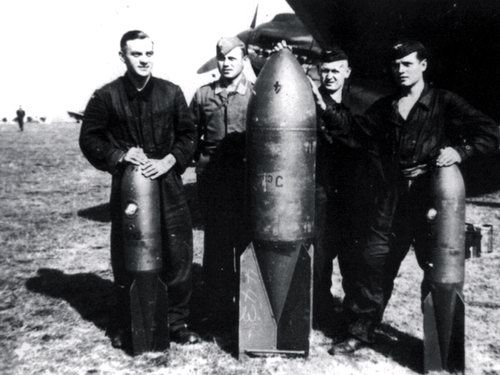 Михаил Зефиров, Н. Баженов и др. - Свастика над Волгой. Люфтваффе против...