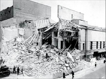 Михаил Зефиров, Н. Баженов и др. - Свастика над Волгой. Люфтваффе против...