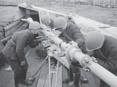 Михаил Зефиров, Н. Баженов и др. - Свастика над Волгой. Люфтваффе против...