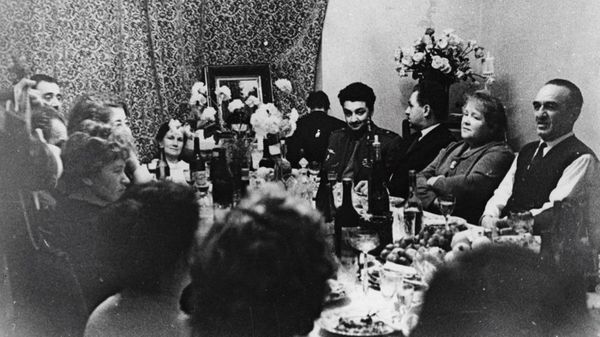 Ирина Глущенко - Общепит. Микоян и советская кухня